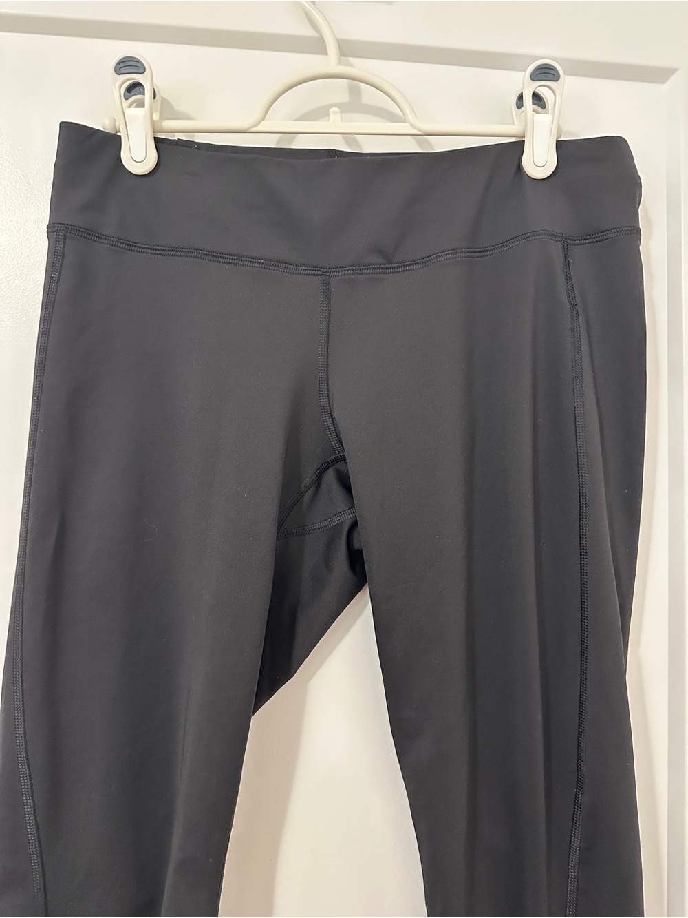 Arc'teryx Black Athletic Capris with Reflective Accents Size Medium Women’s - Picture 3 of 13